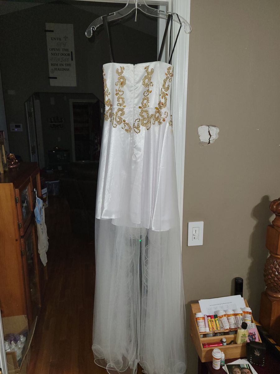 Size 2 Homecoming Sequined White Floor Length Maxi on Queenly