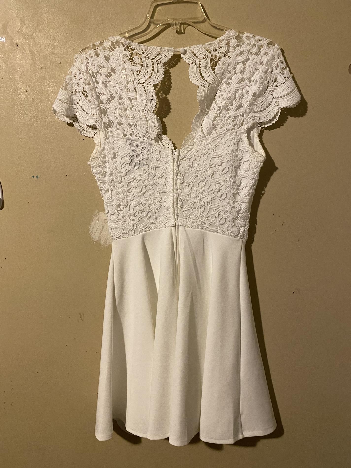 Size 8 Homecoming Lace White A-line Dress on Queenly