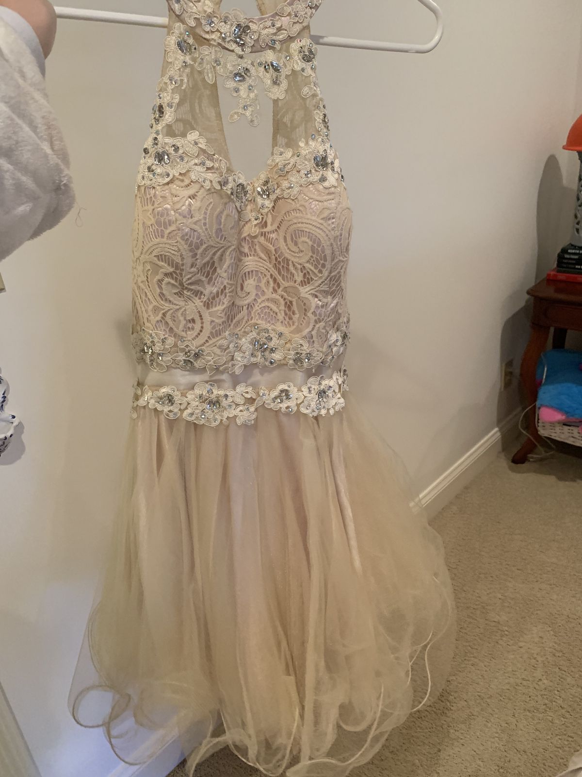 Size 2 Prom Nude Cocktail Dress on Queenly
