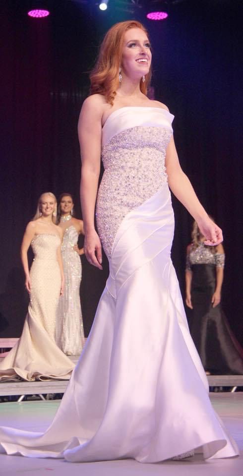 Mac Duggal Size 6 White Mermaid Dress on Queenly