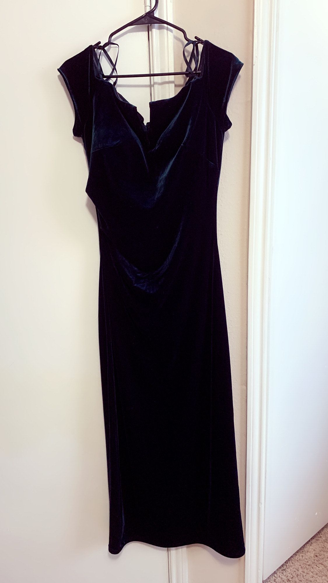 Size 14 Prom Velvet Green Side Slit Dress on Queenly