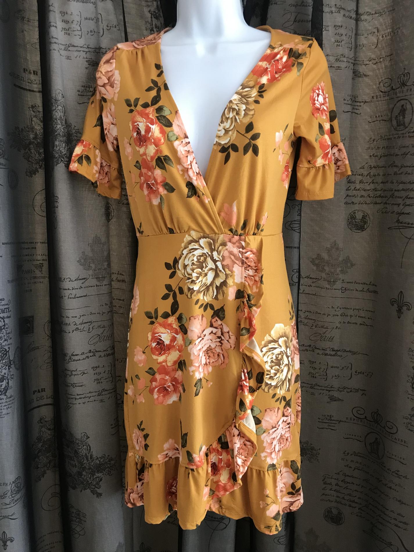 Size 10 Floral Multicolor Cocktail Dress on Queenly