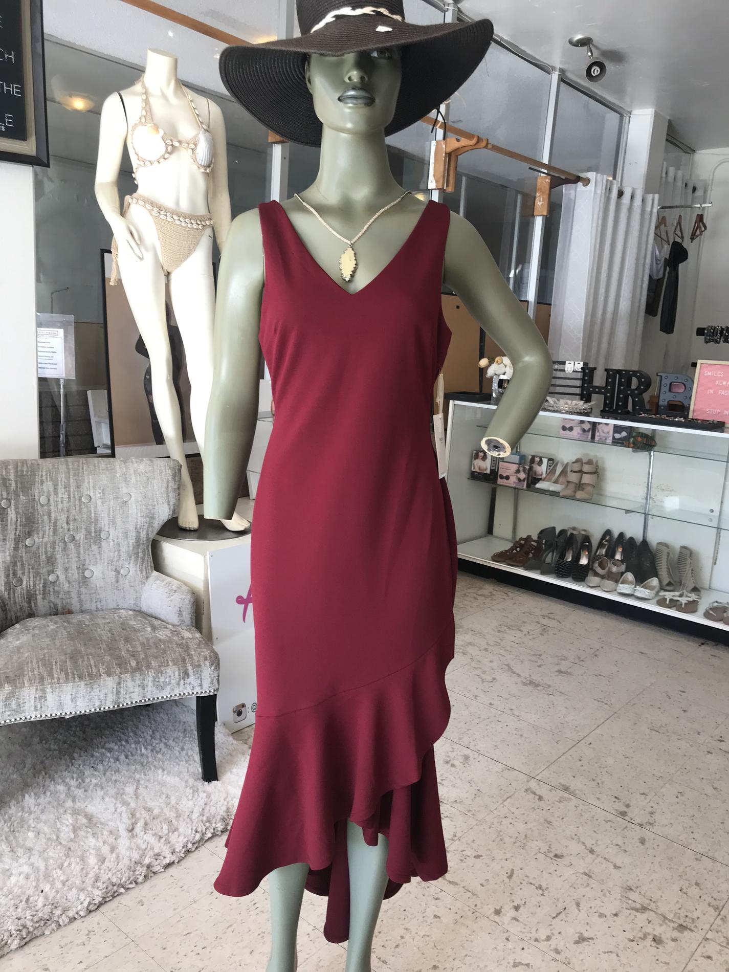 Size 14 Bridesmaid Red Cocktail Dress on Queenly