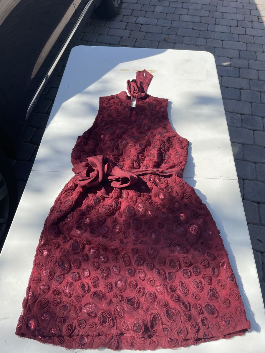 Size 4 High Neck Floral Red Cocktail Dress on Queenly