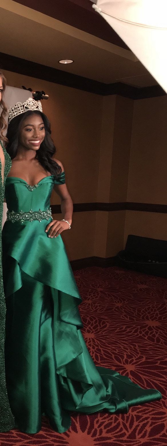 Mac Duggal Size 0 Pageant Off The Shoulder Emerald Green Ball Gown on Queenly
