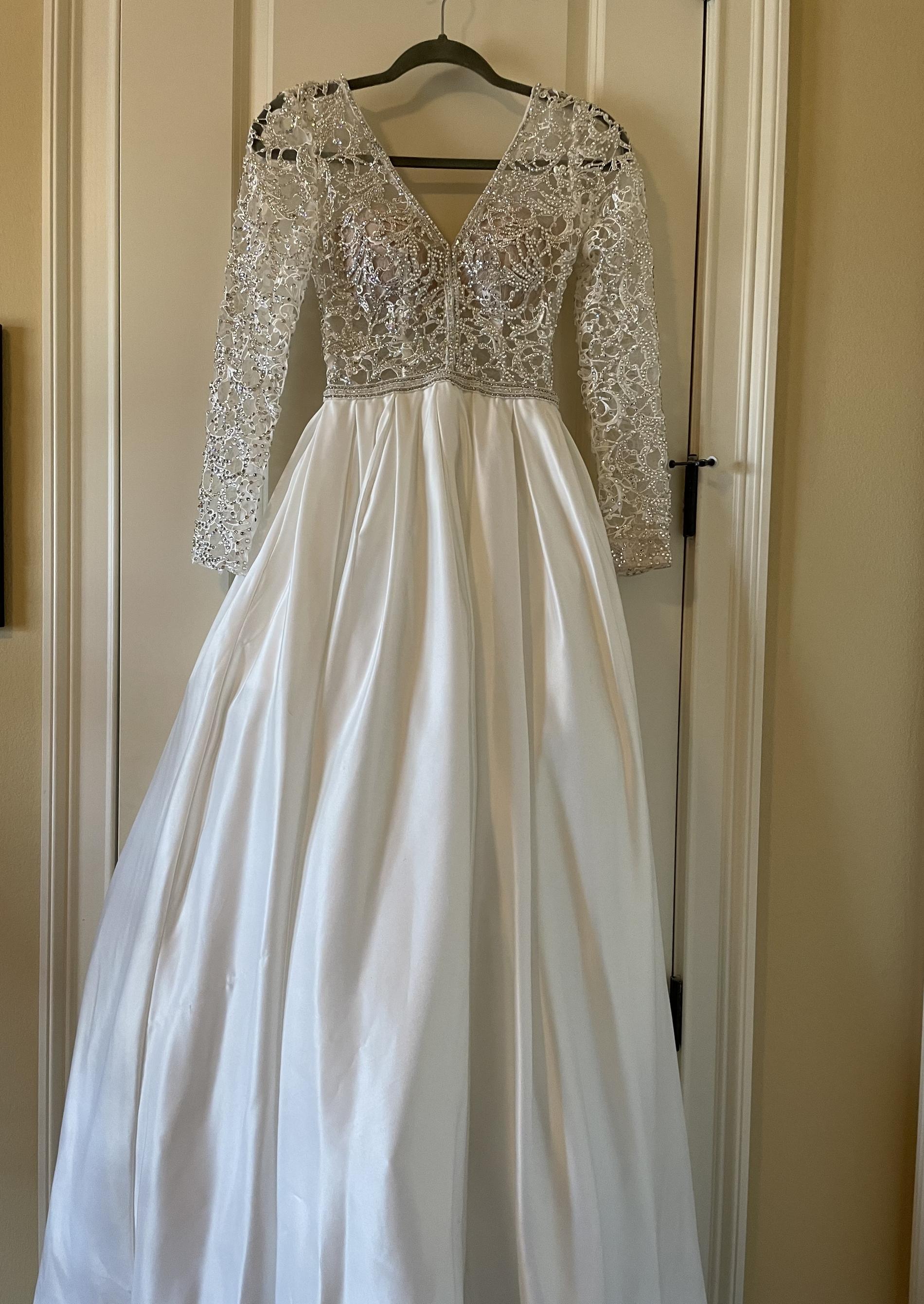 Angela and Alison Size 0 White Ball Gown on Queenly