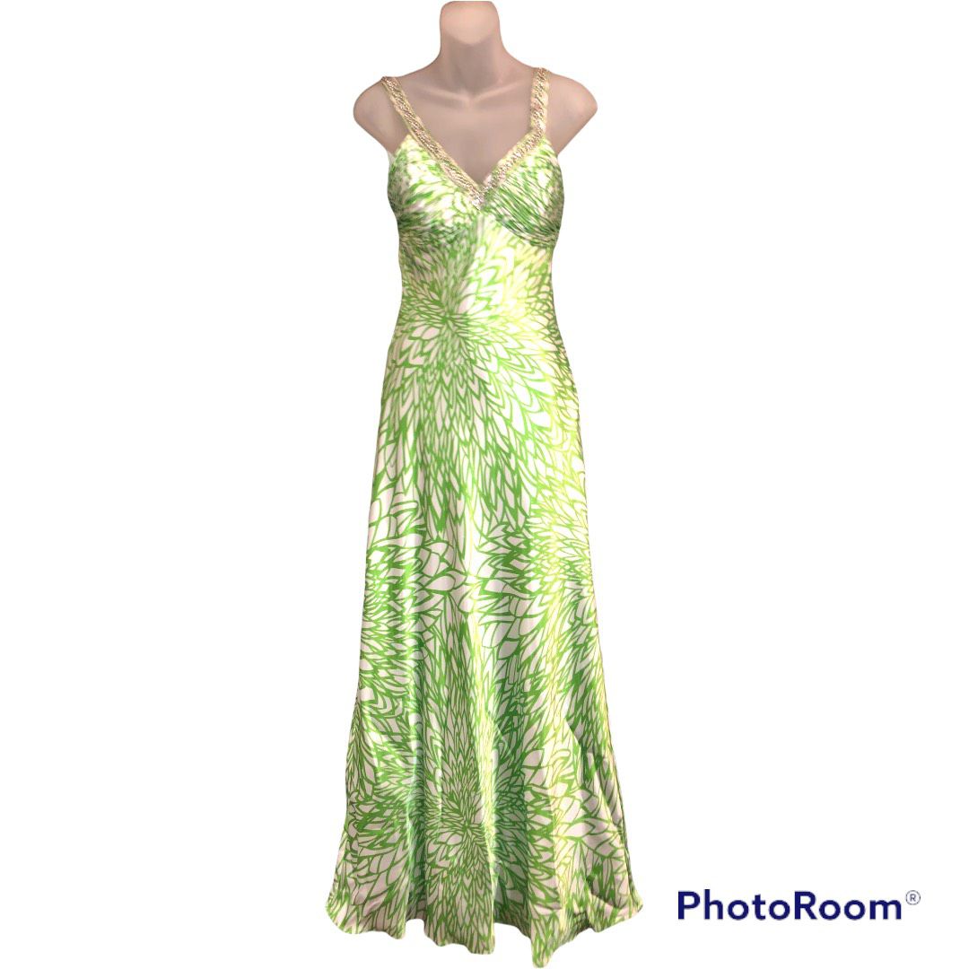 Morgan and Co Size 6 Green Floor Length Maxi on Queenly