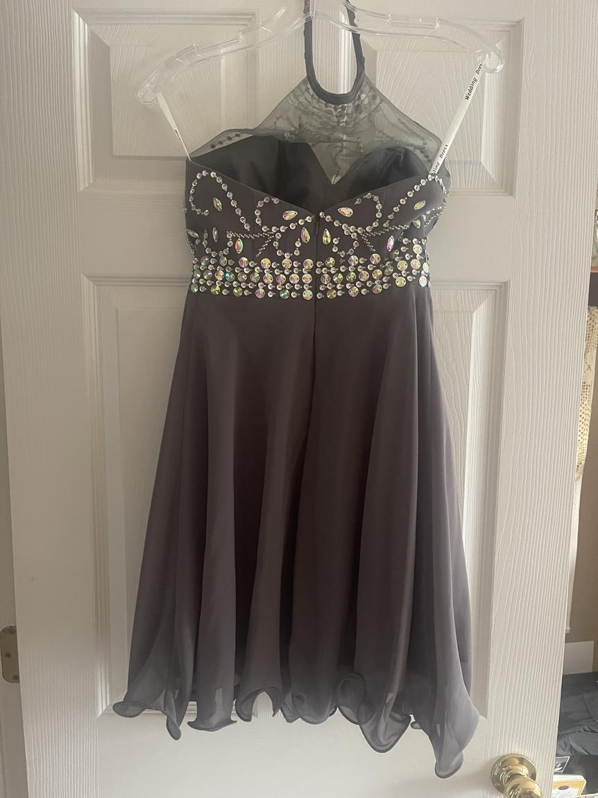 Size 0 Silver Cocktail Dress on Queenly