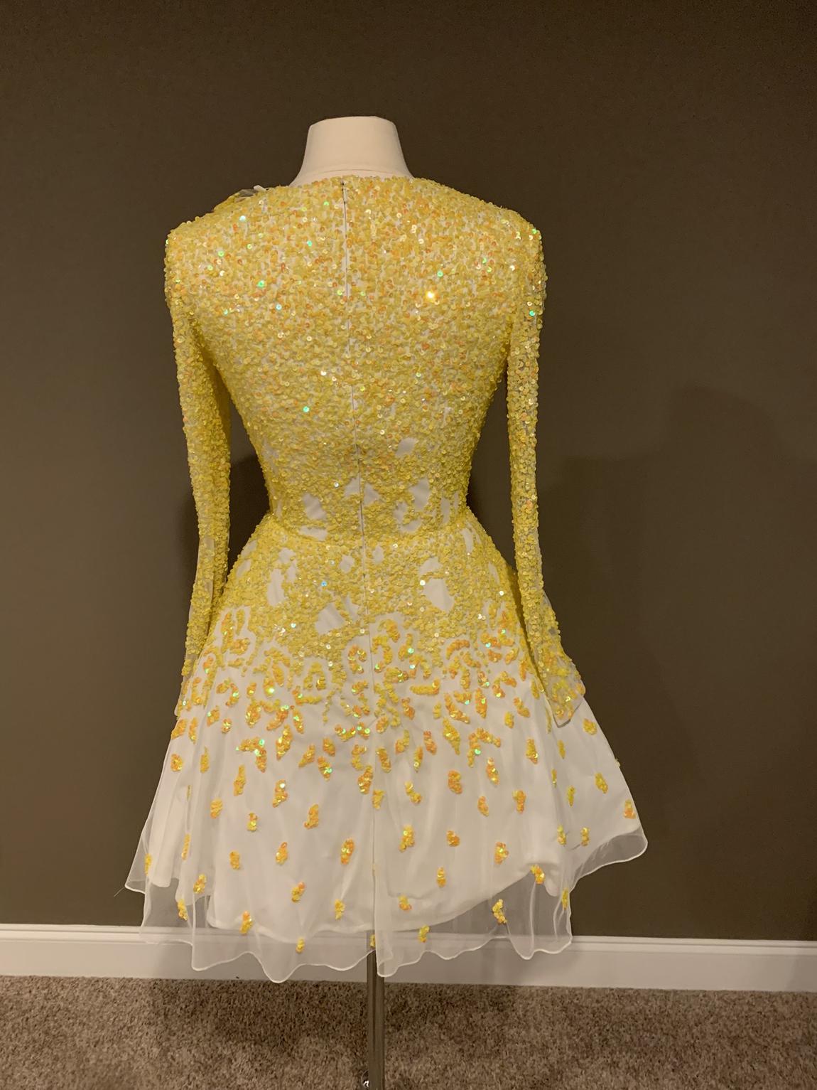Ashley Lauren Size 4 Yellow Cocktail Dress on Queenly