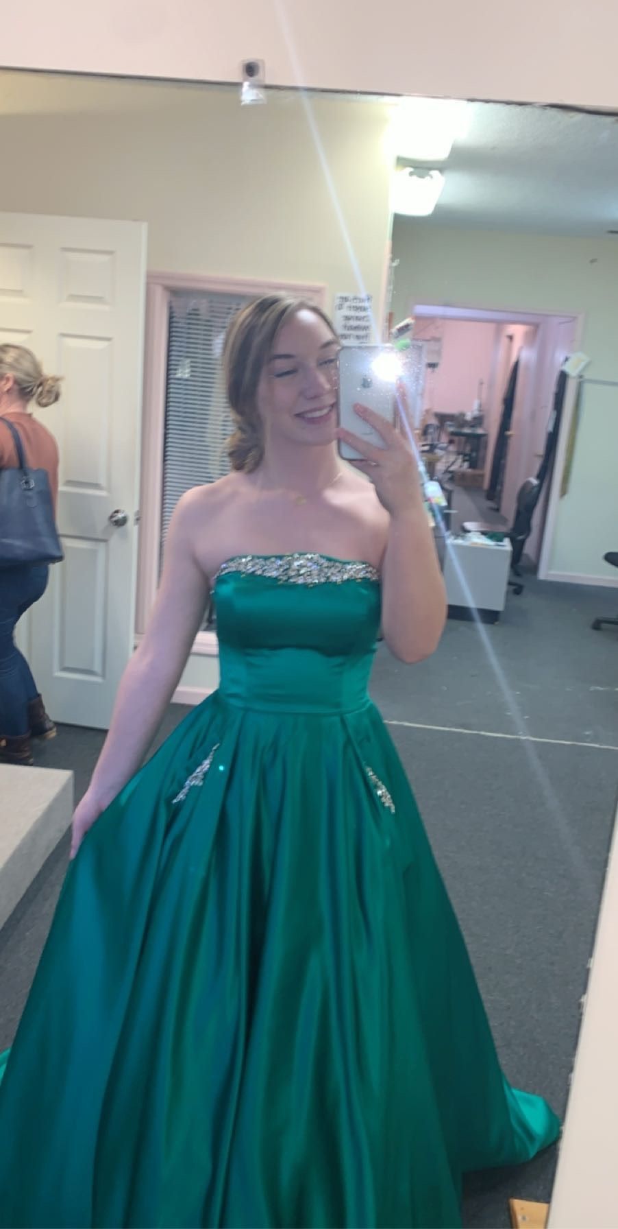 Sherri Hill Size 6 Prom Strapless Sequined Emerald Green Ball Gown on Queenly