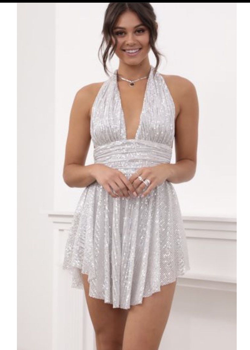 Size 6 Homecoming Plunge Silver A-line Dress on Queenly