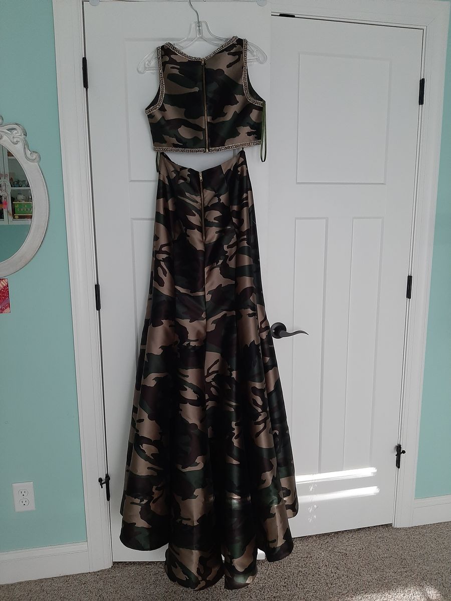 Size 10 Multicolor Side Slit Dress on Queenly