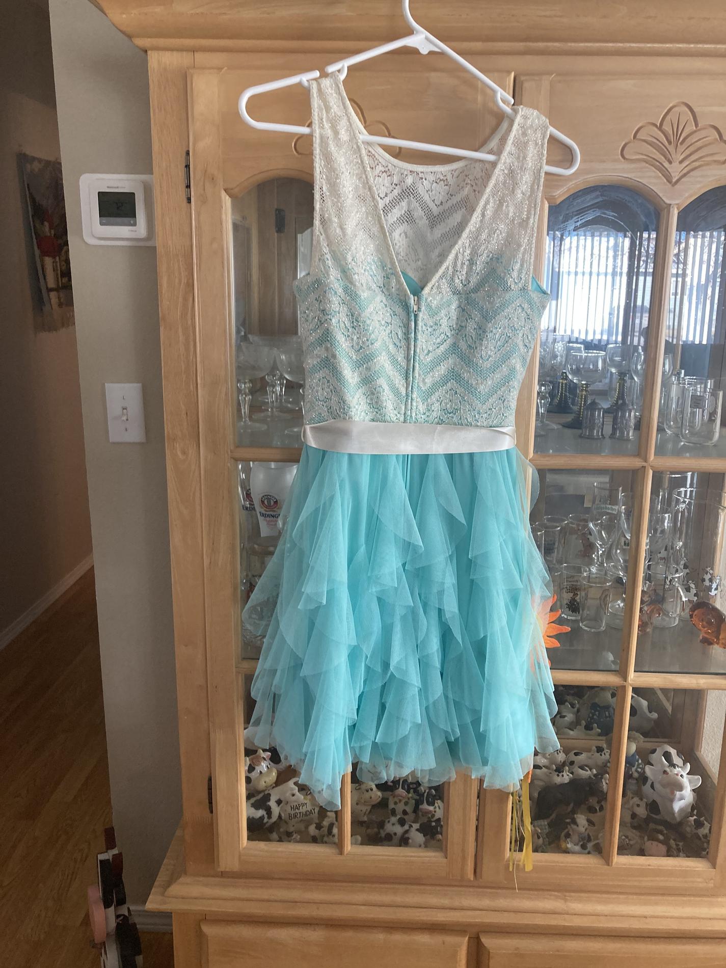 Size 8 Lace Blue Cocktail Dress on Queenly