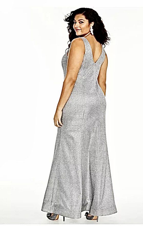 Plus Size 18 Silver Floor Length Maxi on Queenly