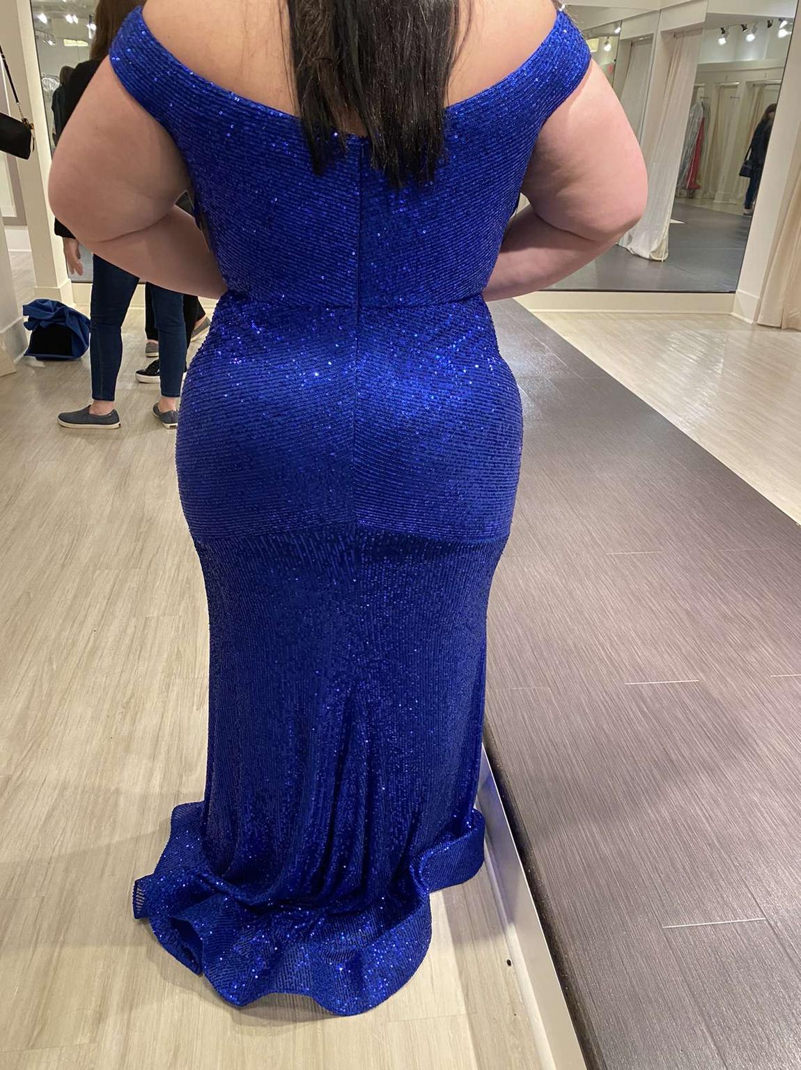 Plus Size 18 Prom Off The Shoulder Blue Floor Length Maxi on Queenly