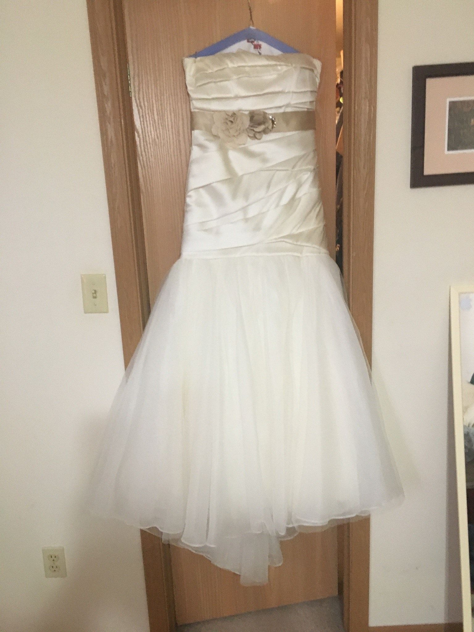 Vera Wang White Size 8 Strapless Satin White Mermaid Dress on Queenly