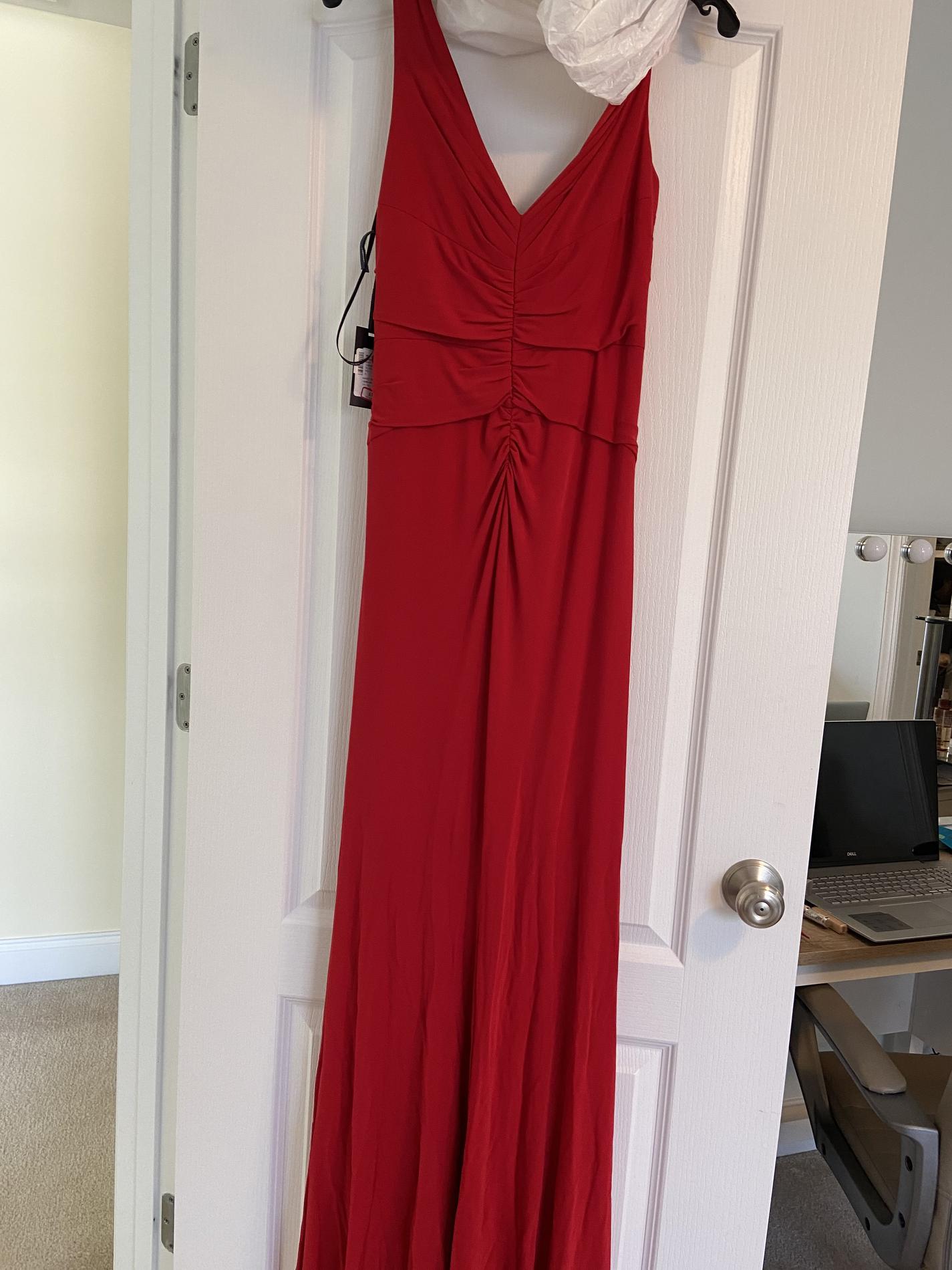 Vera Wang Size 8 Red Floor Length Maxi on Queenly