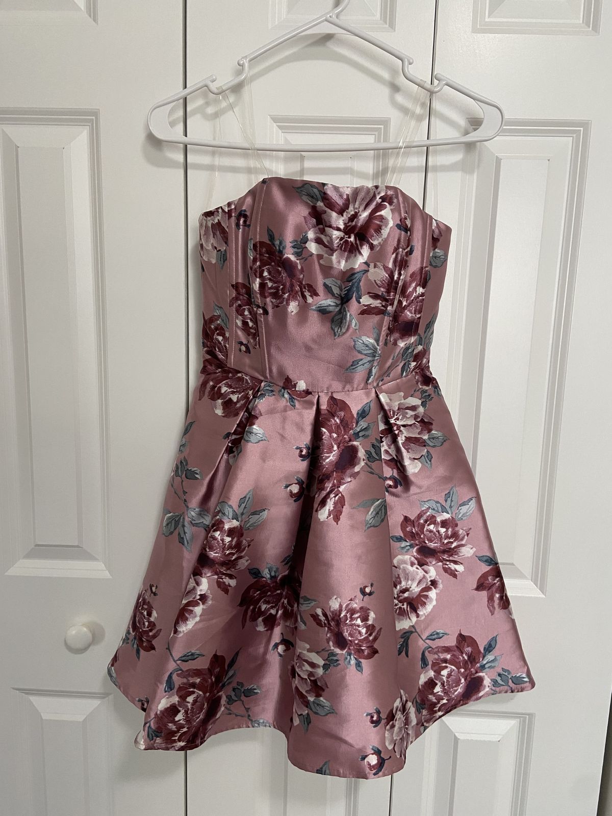 Size 2 Homecoming Floral Light Pink Cocktail Dress on Queenly