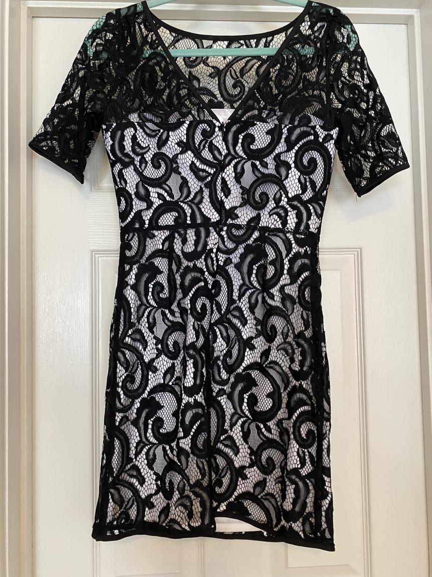Size 2 Cap Sleeve Lace Black Cocktail Dress on Queenly