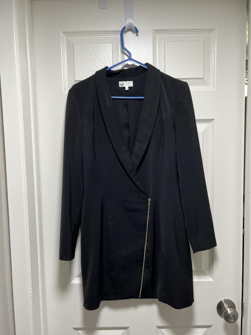 Size 4 Wedding Guest Long Sleeve Black Cocktail Dress on Queenly