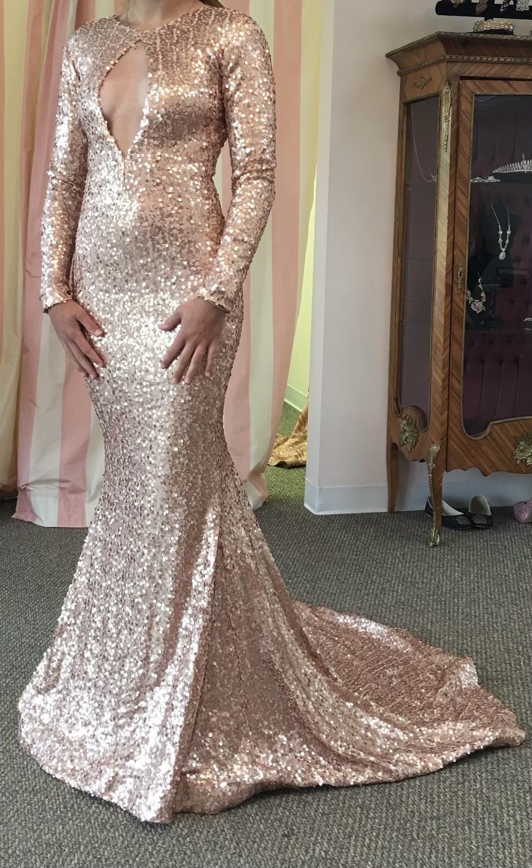 Size 2 Sequined Rose Gold Dress With Train on Queenly