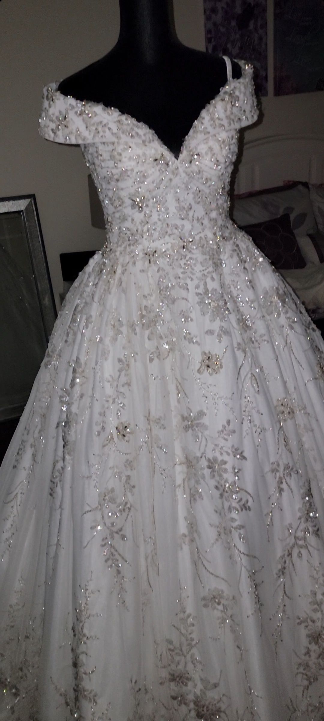 Ysa Makino Size 4 Strapless White Ball Gown on Queenly