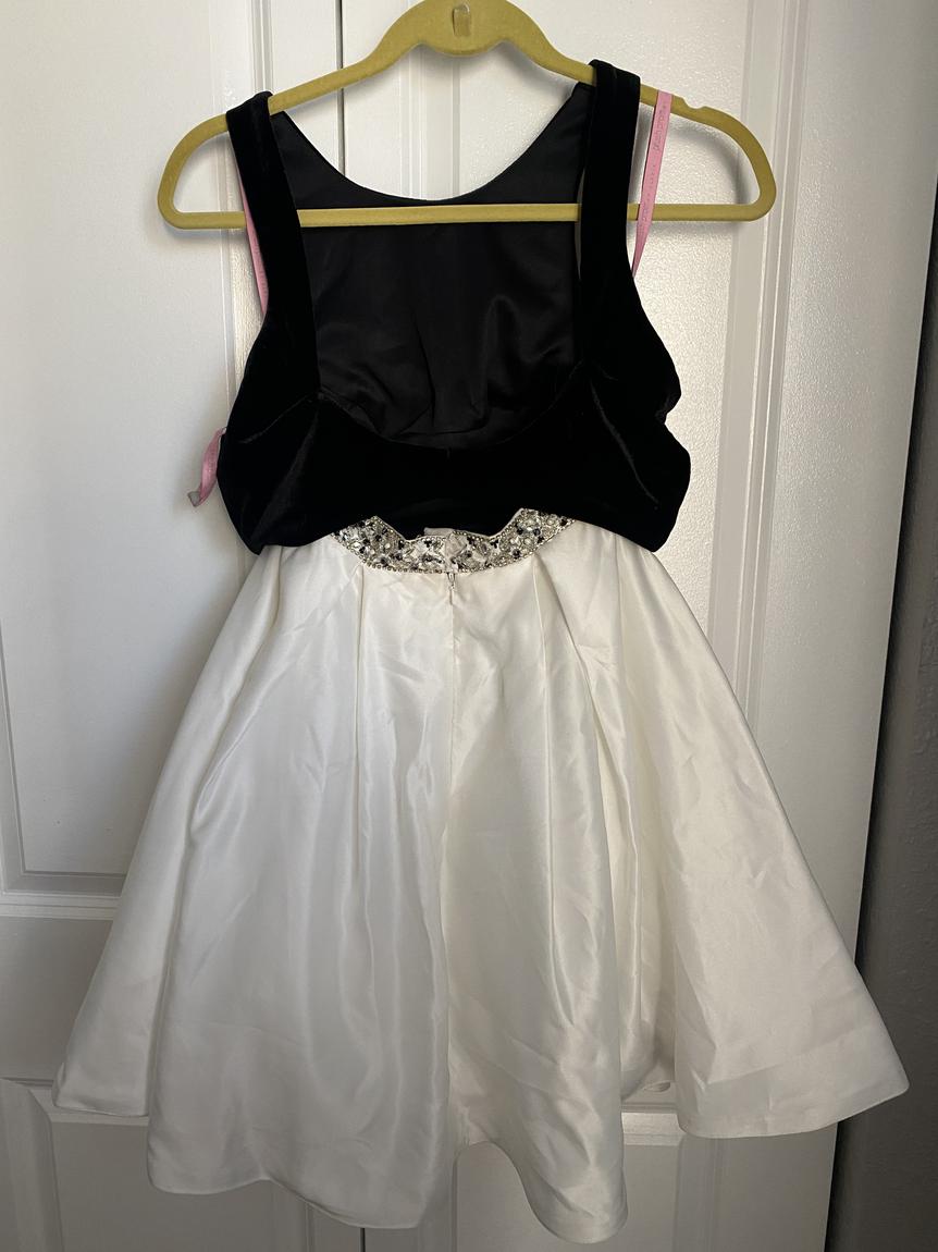 Blush Prom Size 8 Homecoming Velvet Black Cocktail Dress on Queenly