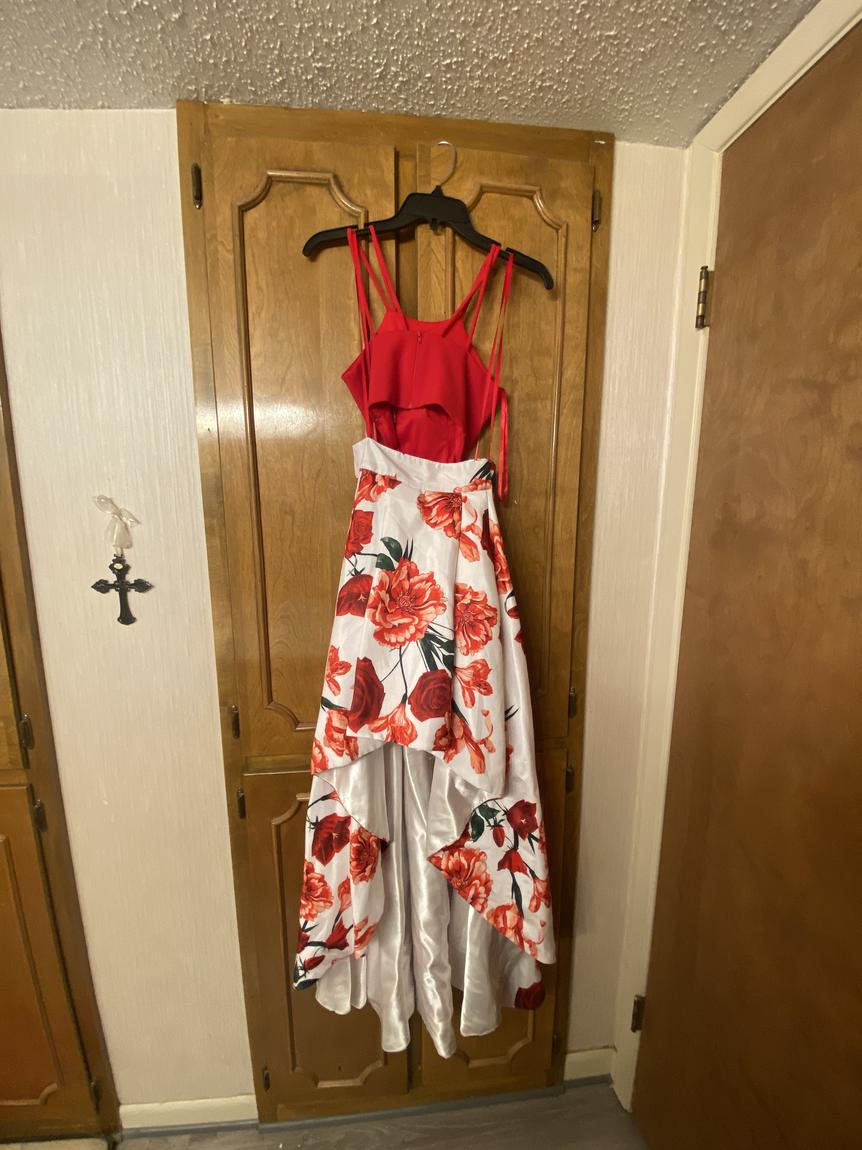 Size 0 Floral Red Ball Gown on Queenly