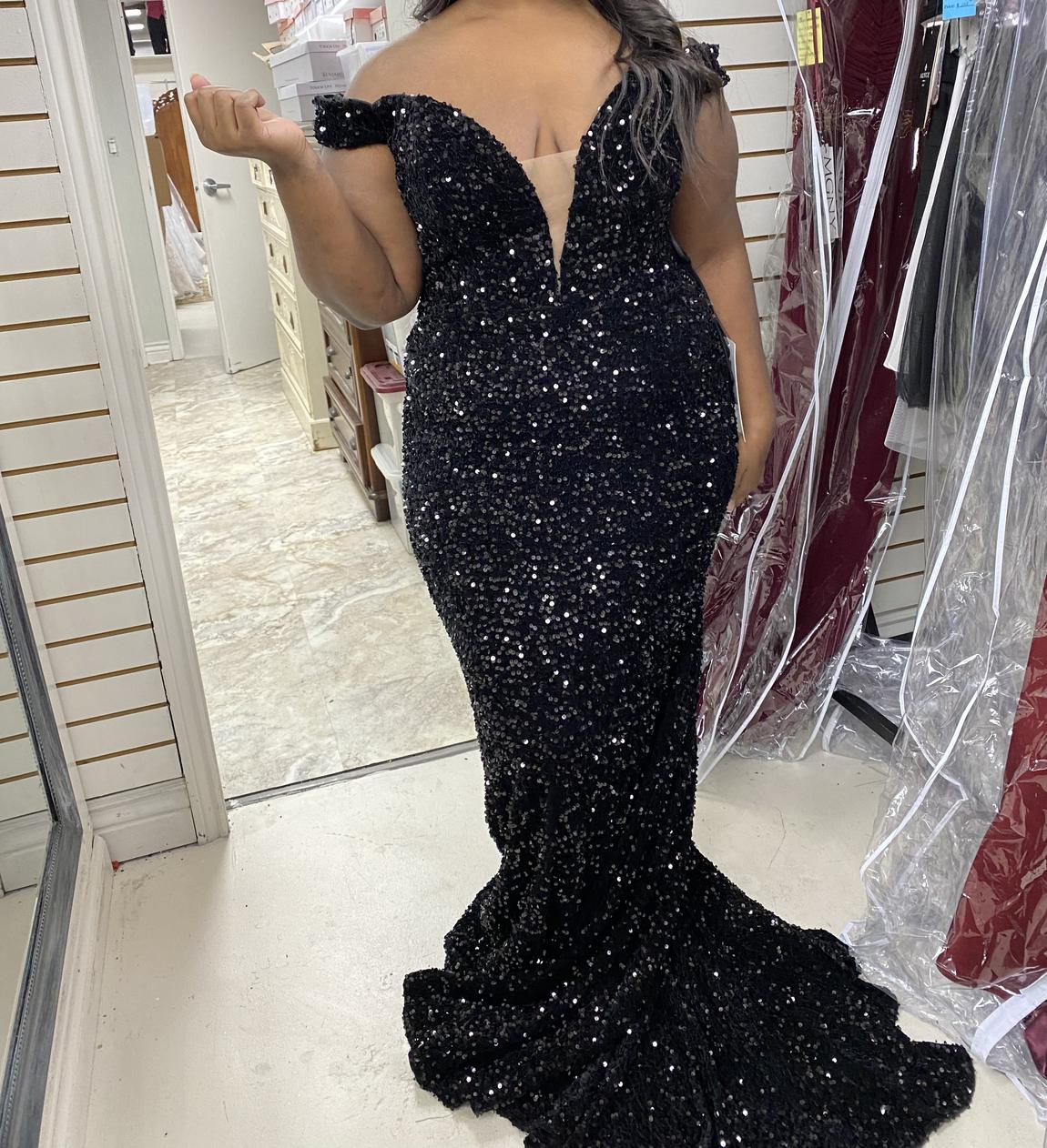 Size 14 Prom Off The Shoulder Sequined Black Floor Length Maxi on Queenly
