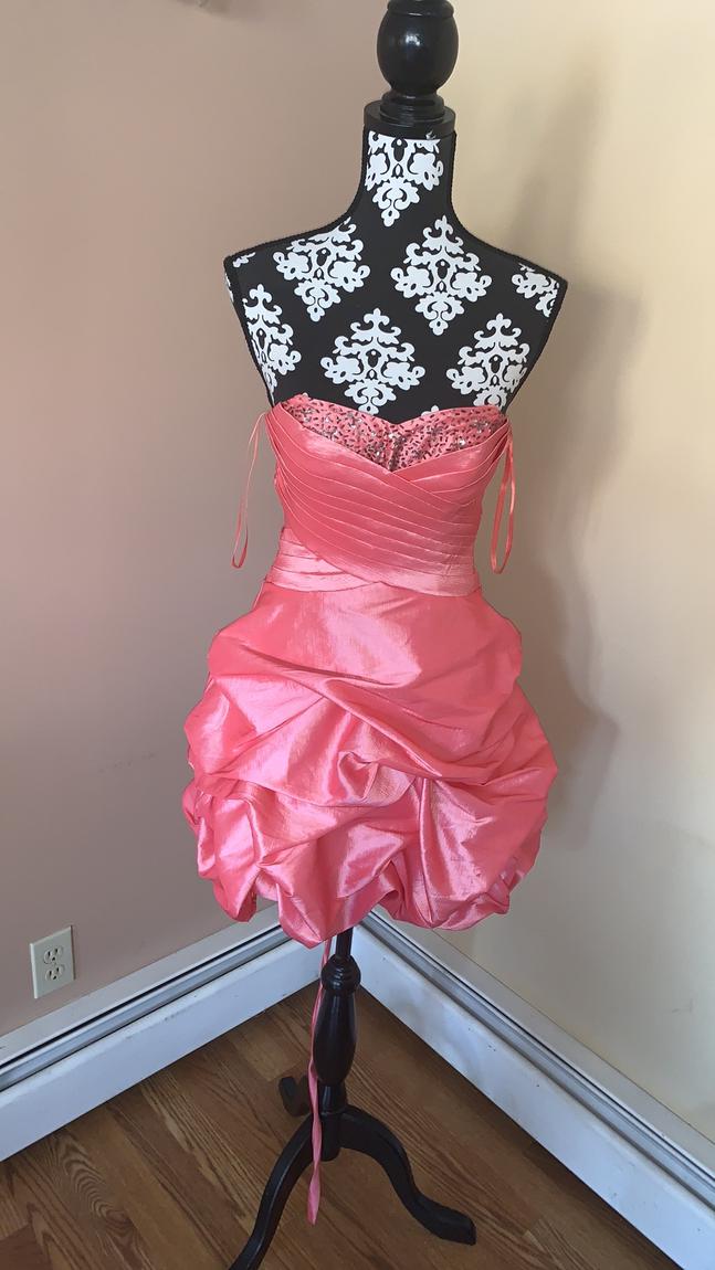 Size 4 Prom Sequined Coral Ball Gown on Queenly