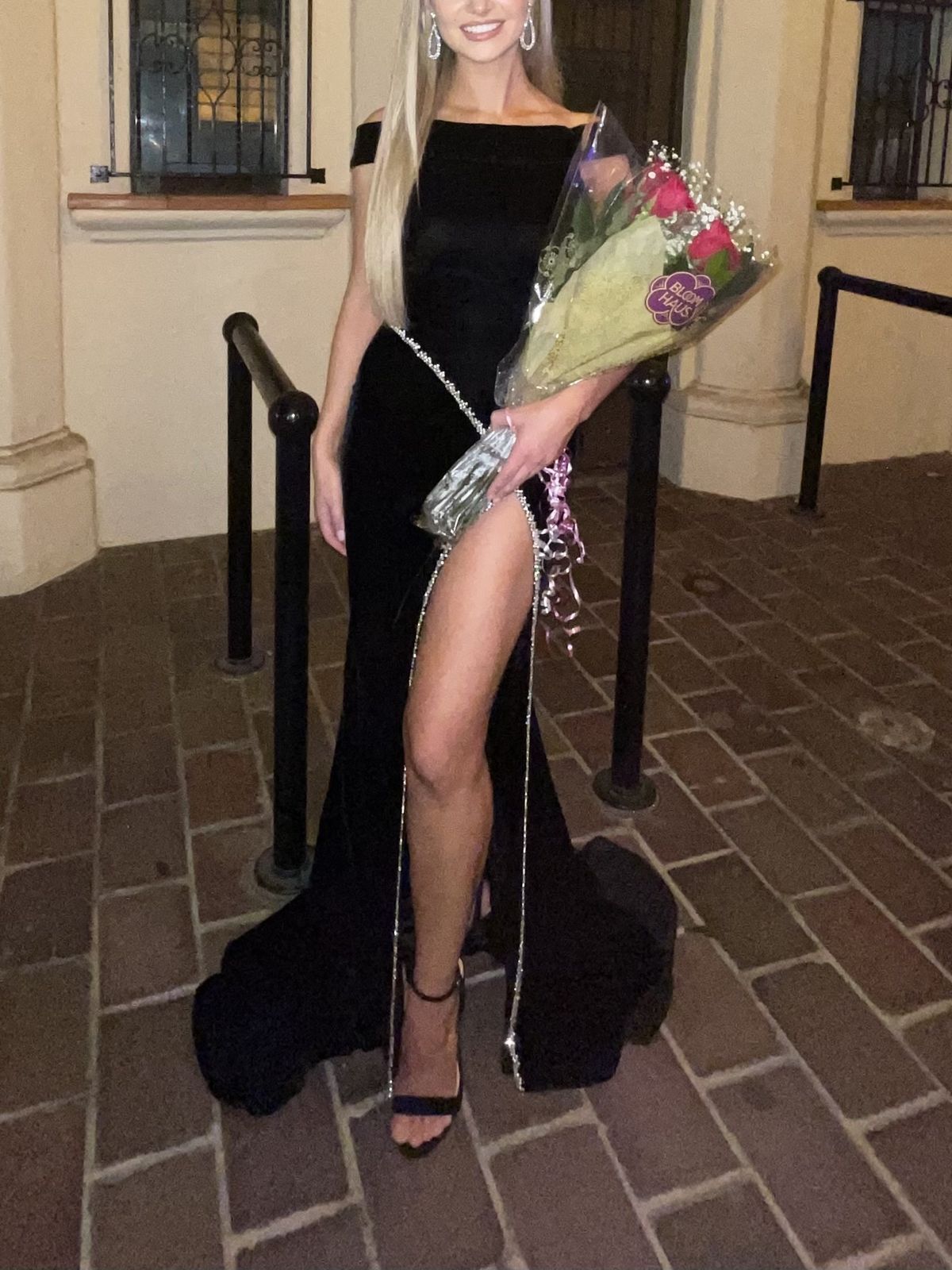 Sherri Hill Size 2 Prom Off The Shoulder Velvet Black Side Slit Dress on Queenly
