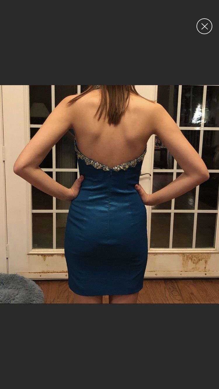 Mac Duggal Size 4 Sequined Blue Cocktail Dress on Queenly
