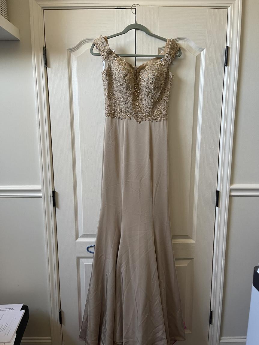 Mon Cheri Size 4 Prom Gold A-line Dress on Queenly