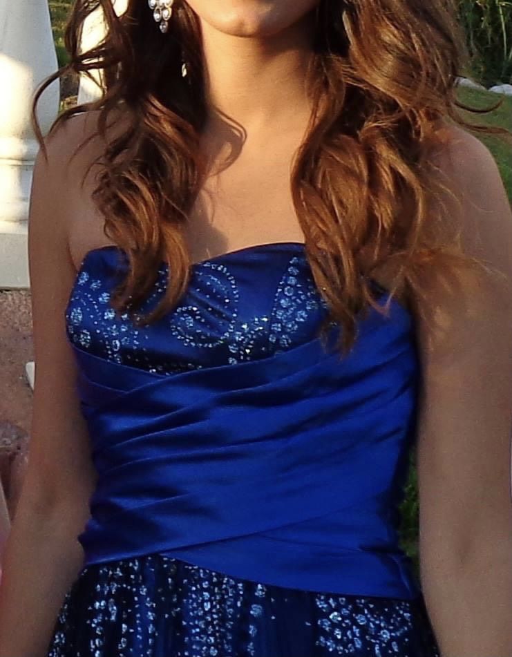 Hailey Logan Size 4 Prom Blue Dress With Train on Queenly