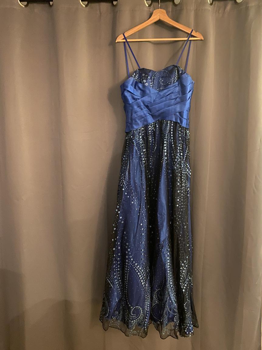 Hailey Logan Size 4 Prom Blue Dress With Train on Queenly