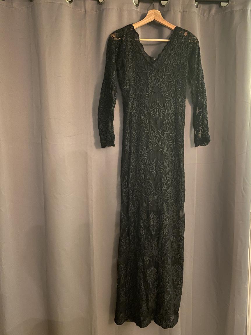 Size 4 Prom Lace Black Floor Length Maxi on Queenly