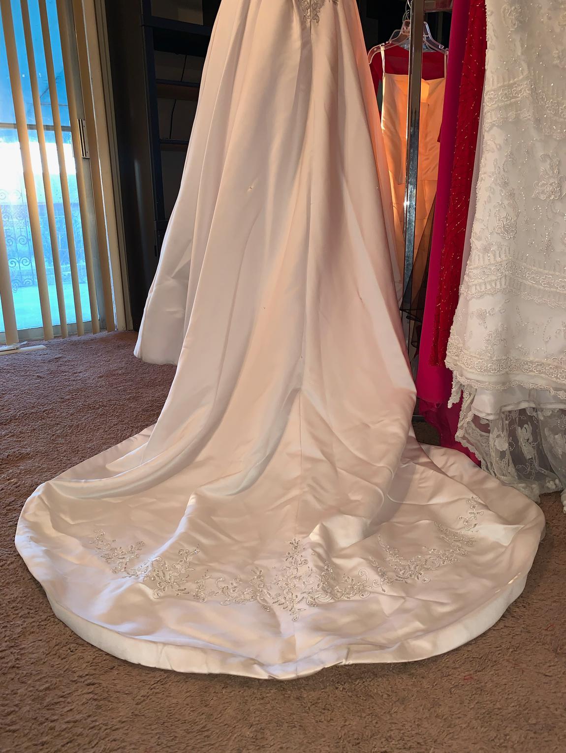 Size 8 Pageant Strapless Satin White Ball Gown on Queenly