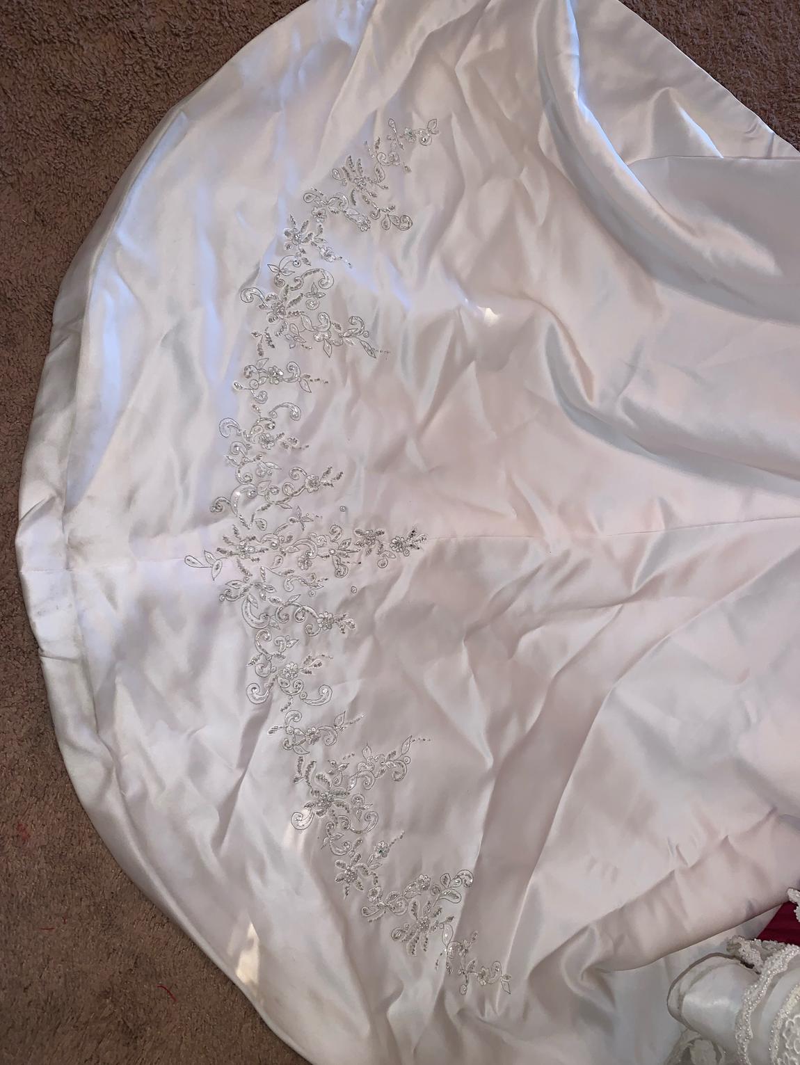 Size 8 Pageant Strapless Satin White Ball Gown on Queenly