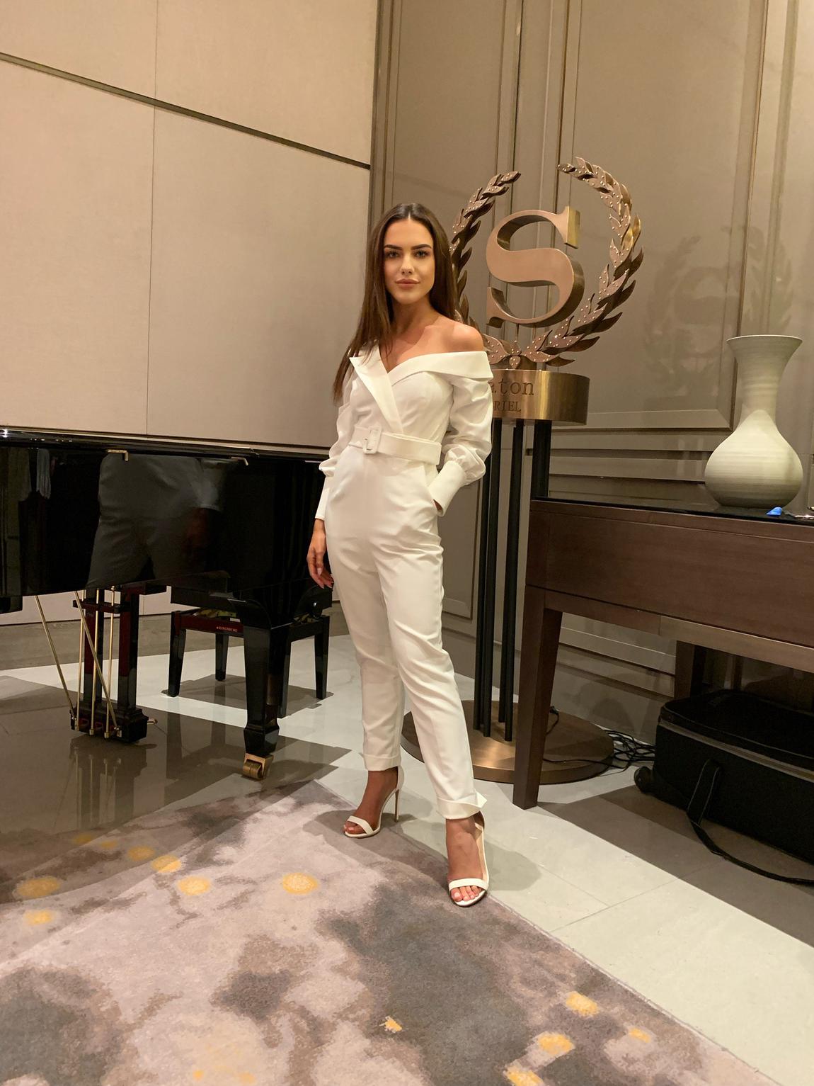 Lavish Alice Size 0 White Formal Jumpsuit on Queenly