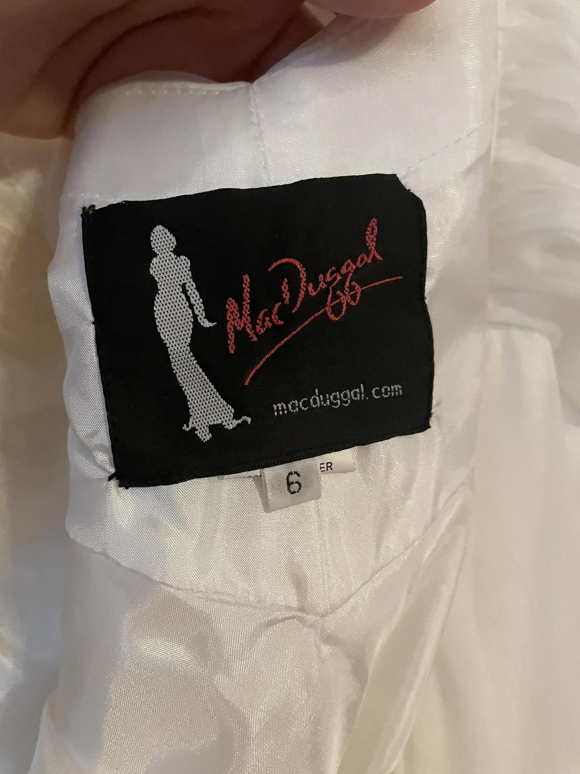 Mac Duggal Size 6 White Ball Gown on Queenly