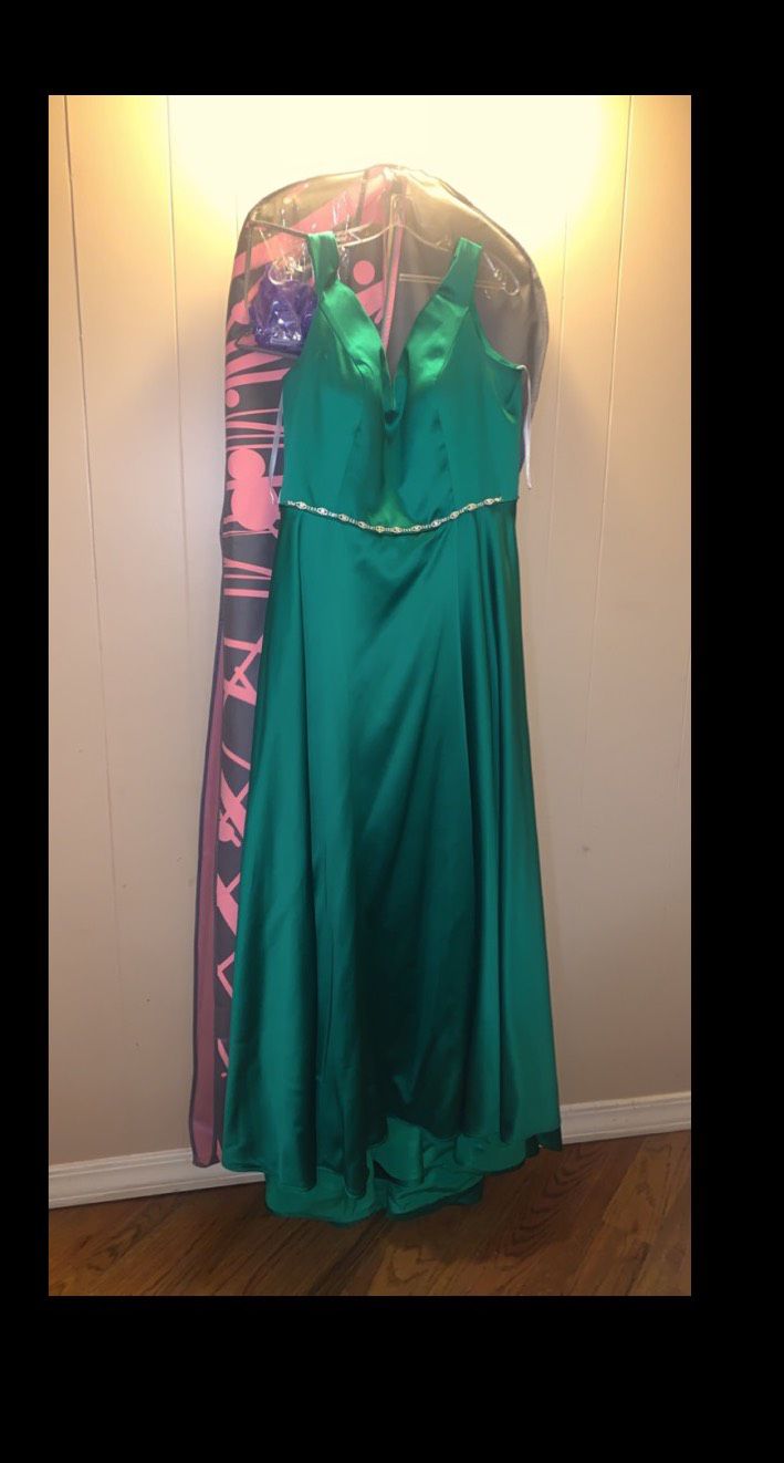 Jovani Plus Size 20 Prom Emerald Green A-line Dress on Queenly
