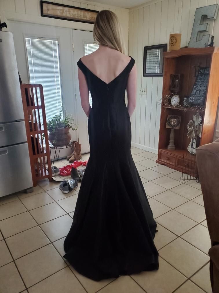 Size 0 Prom Cap Sleeve Black Mermaid Dress on Queenly