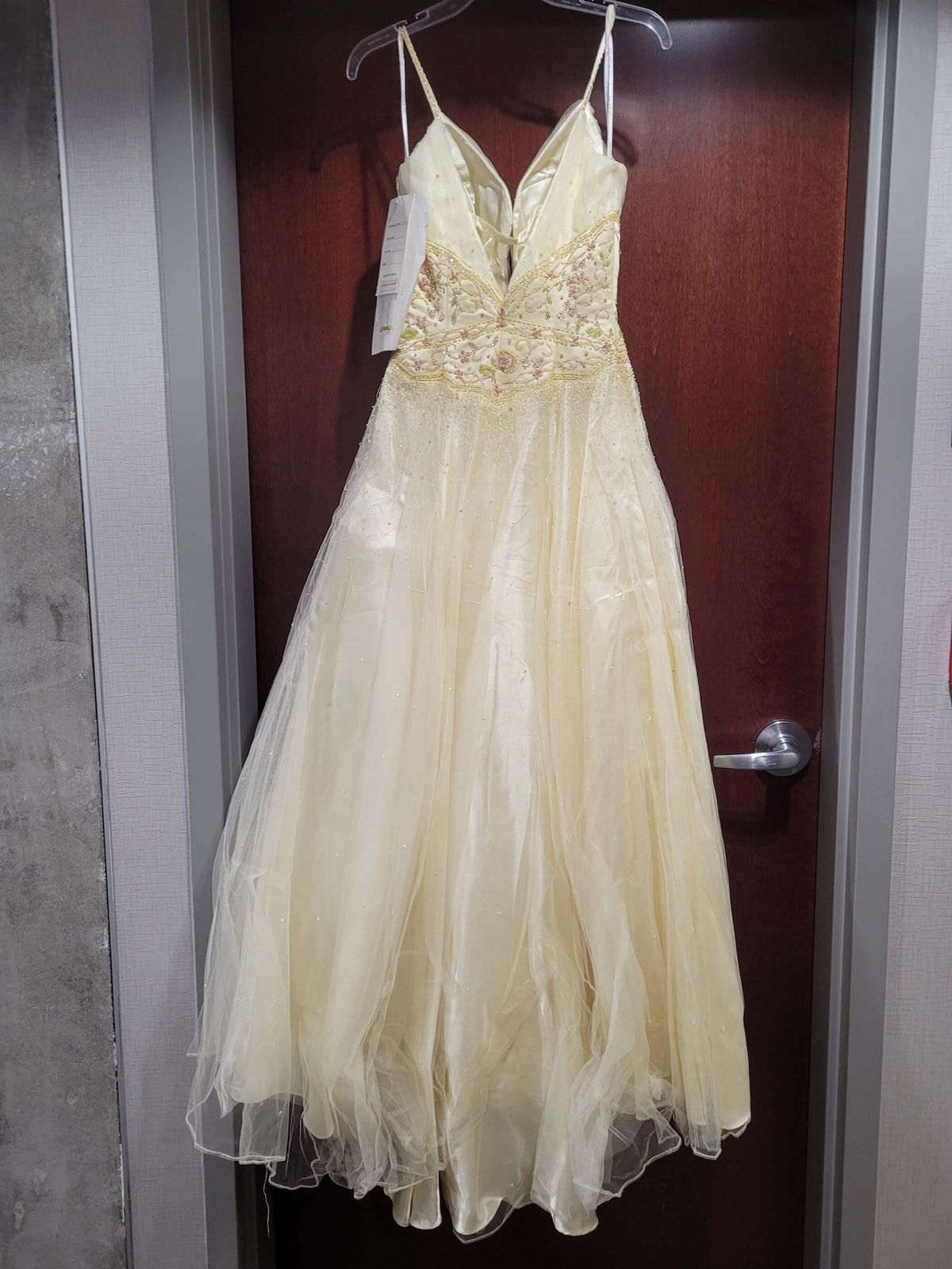 Style 16520 Tony Bowls Size 4 Floral Yellow A-line Dress on Queenly