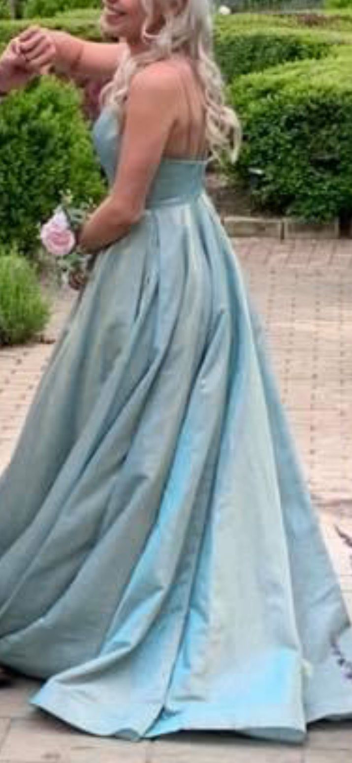 Size 0 Multicolor Ball Gown on Queenly