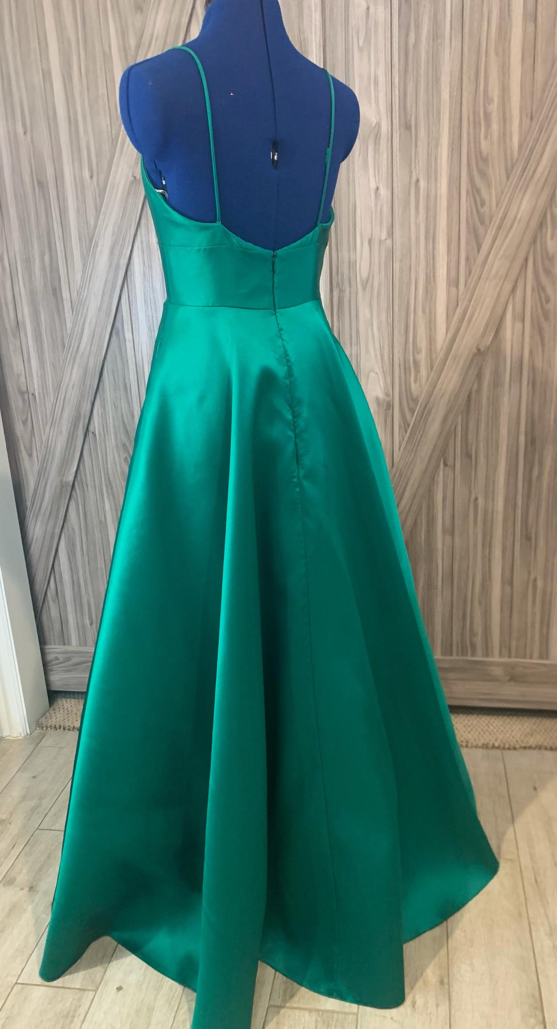 Brooklyn and Bailey Size 6 Prom Emerald Green A-line Dress on Queenly