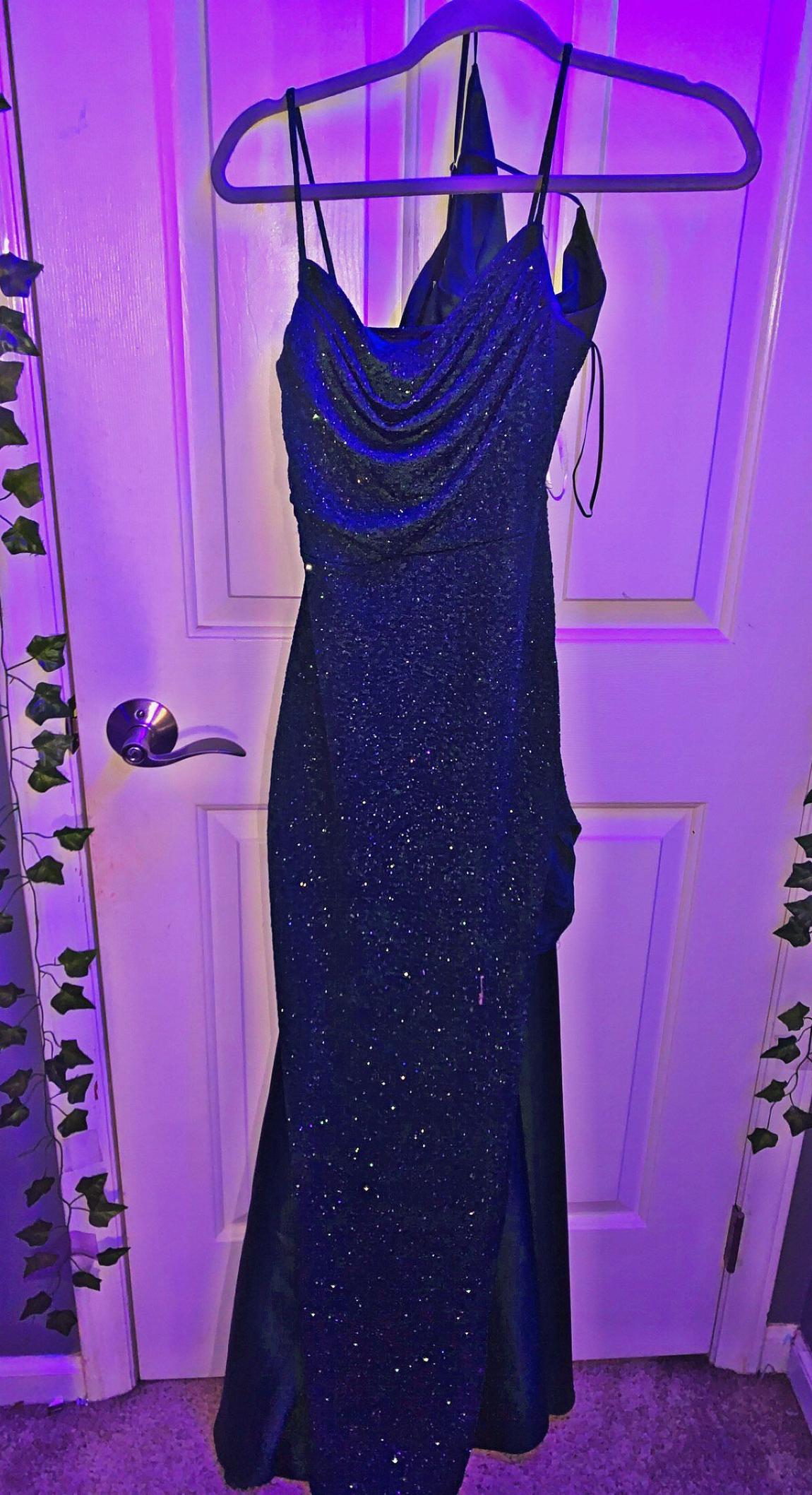 Size 2 Prom Emerald Green Floor Length Maxi on Queenly