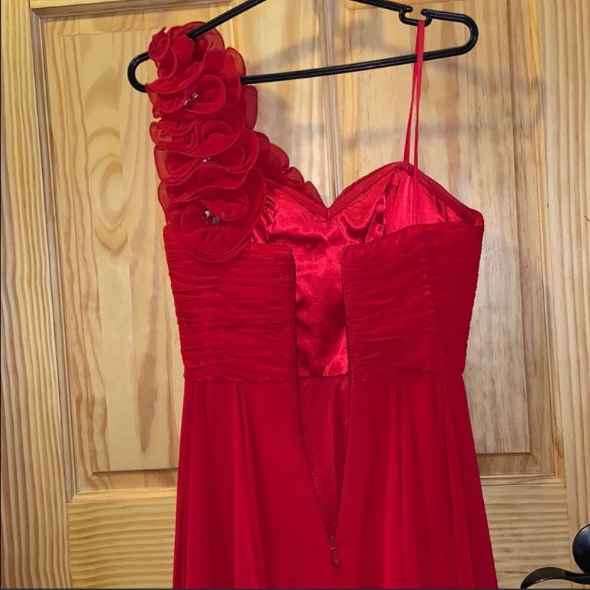 B. Darlin Size 4 Sequined Red Dress With Train on Queenly