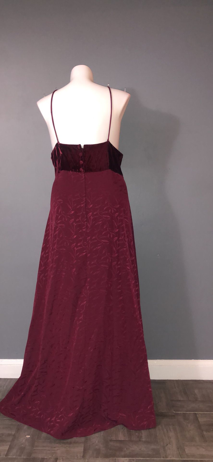 Plus Size 18 Prom Velvet Red Ball Gown on Queenly
