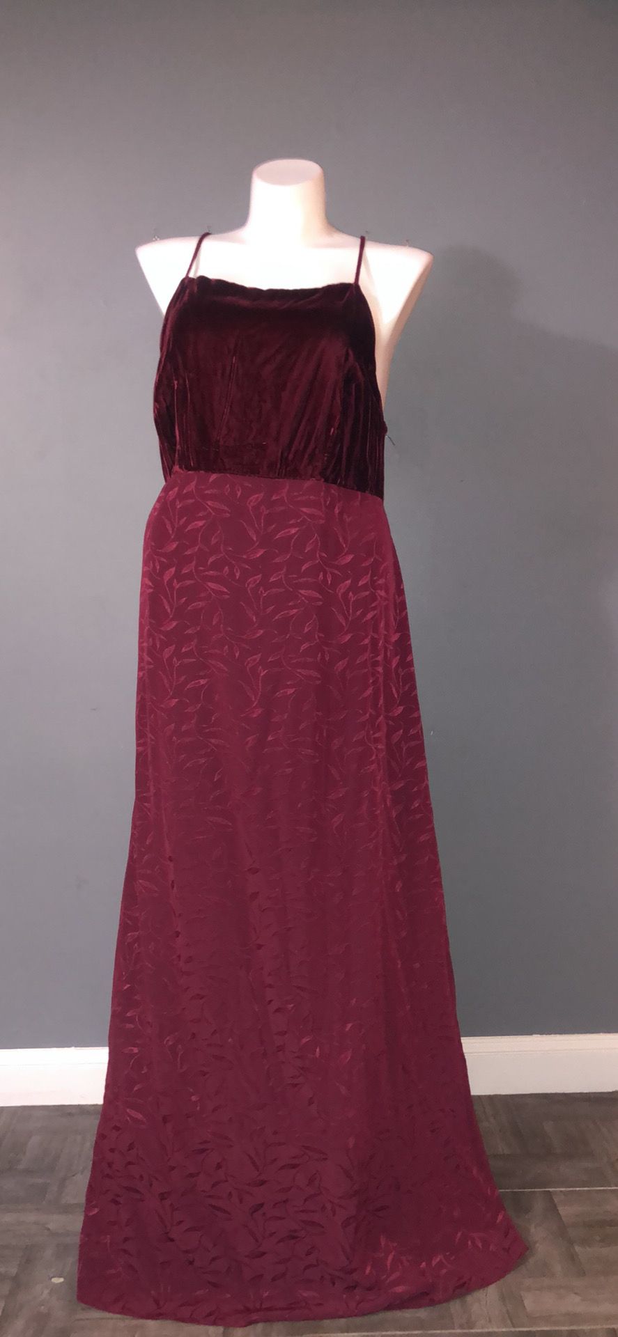 Plus Size 18 Prom Velvet Red Ball Gown on Queenly