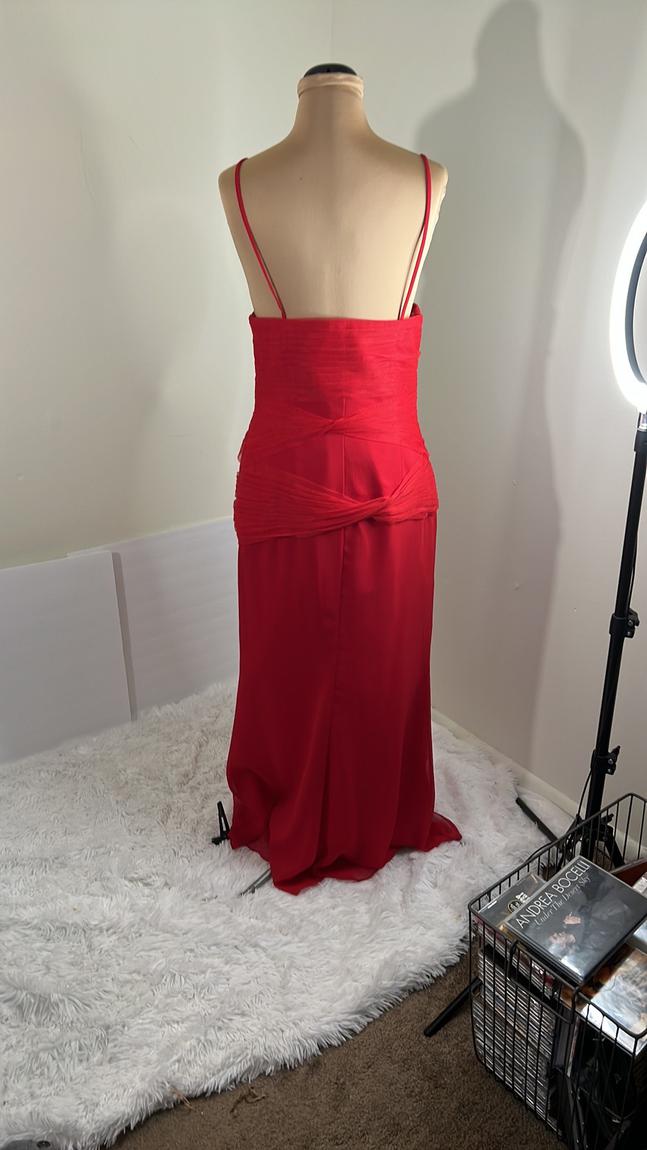 Vera wang Size 12 Red Floor Length Maxi on Queenly